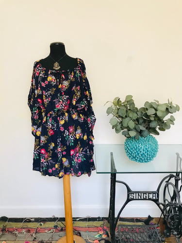 Mini-Kaftan with draw string neck tie.